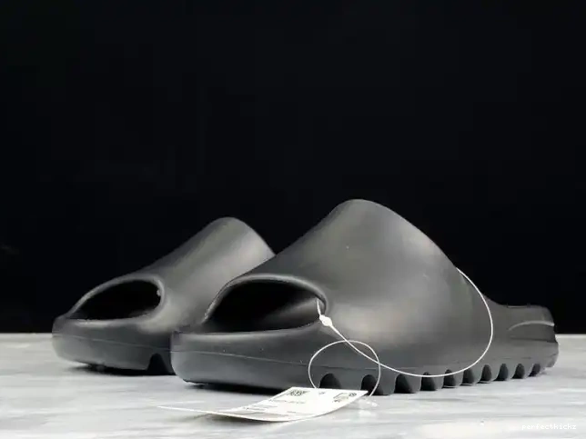 FX0495 Slide Adidas Yeezy Black 0528